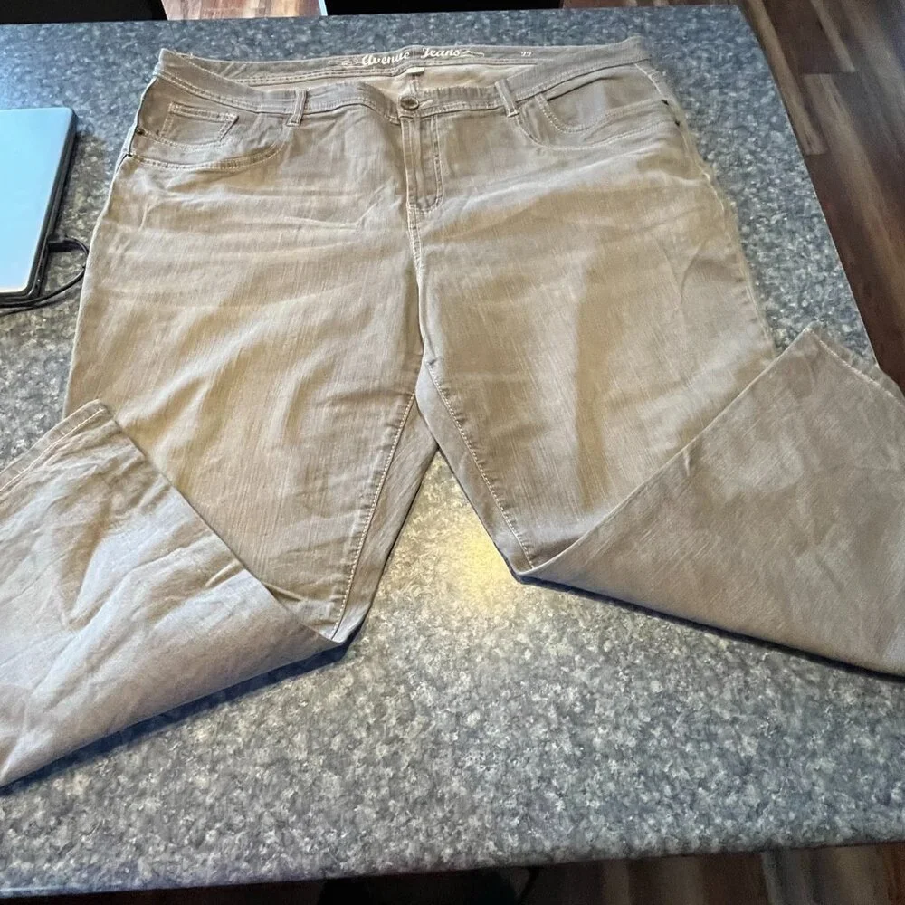 Women's AVENUE JEANS grey/gray jeans- size 22